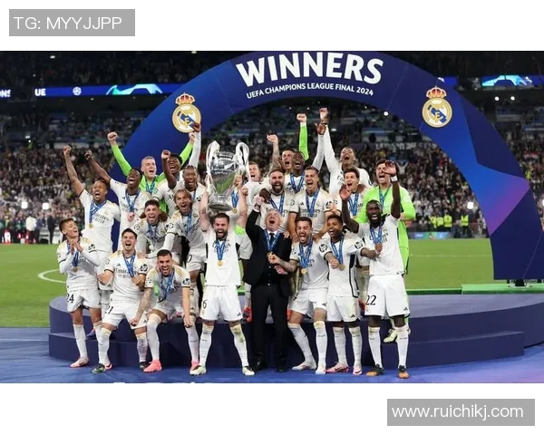 足球明星的辉煌历程与世界级成就揭秘 足球明星的辉煌历程与世界级成就揭秘