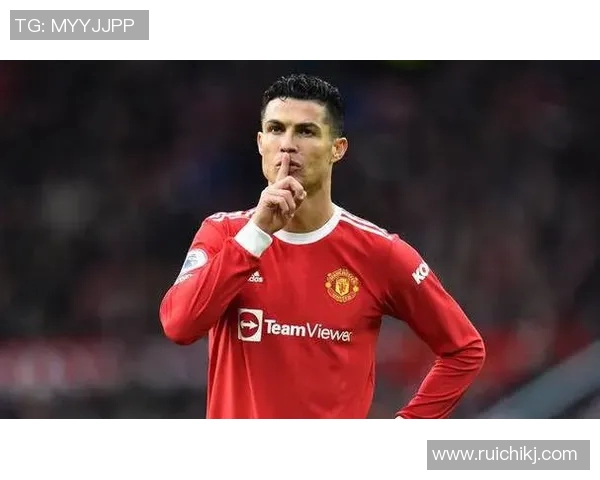 个性鲜明的足球明星男生展现独特魅力与风采的精彩瞬间 个性鲜明的足球明星男生展现独特魅力与风采的精彩瞬间