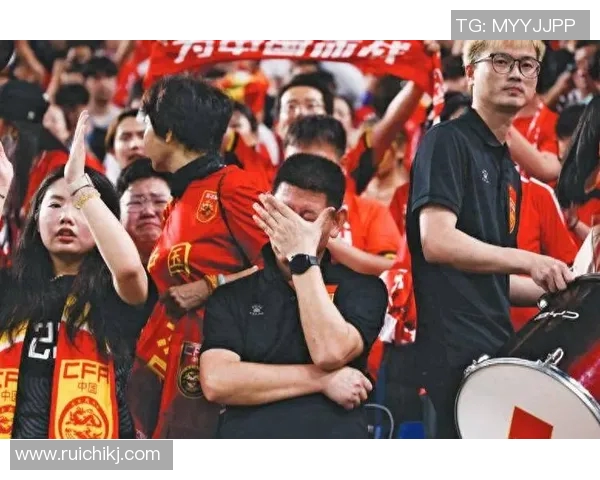 足球明星热议中国队表现与未来发展展望引发球迷热烈讨论