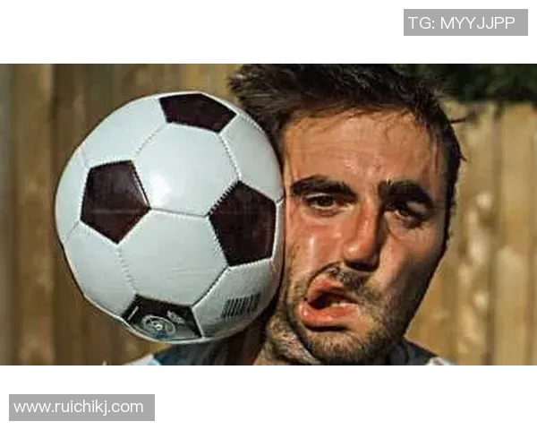 足球明星在赛场外的精彩瞬间被镜头捕捉成视频合集让人惊叹不已