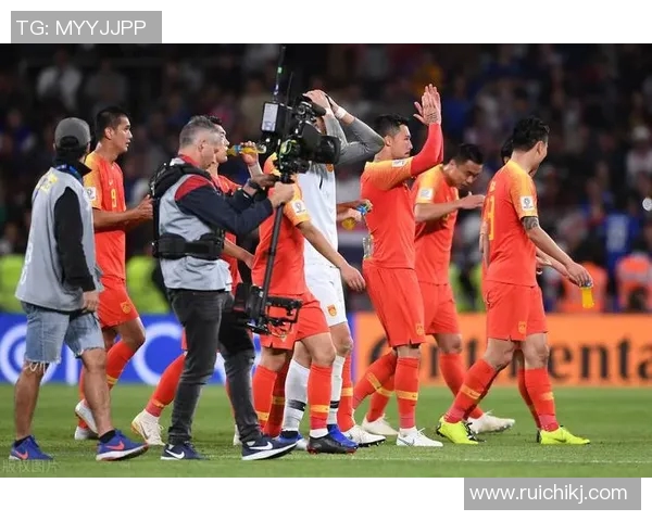 国足惨败泰国球迷失望不已呼吁球队重整旗鼓再接再厉